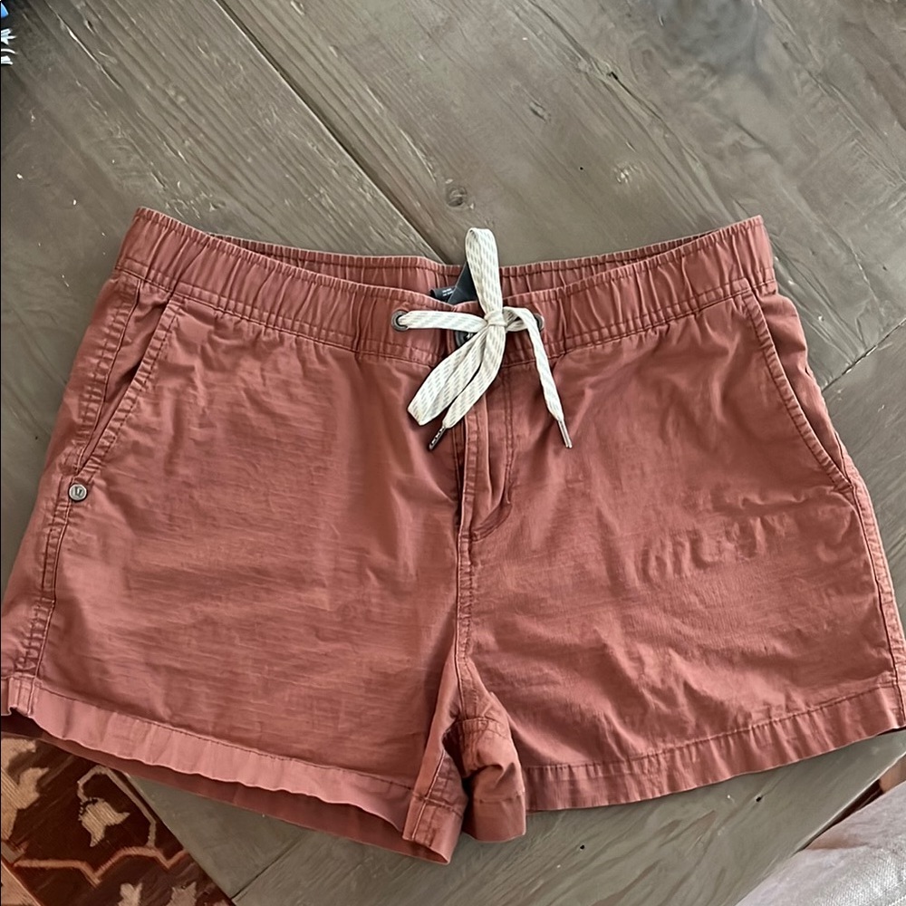 Vuori Brown Cargo Shorts Relaxed Fit Elastic Waistband